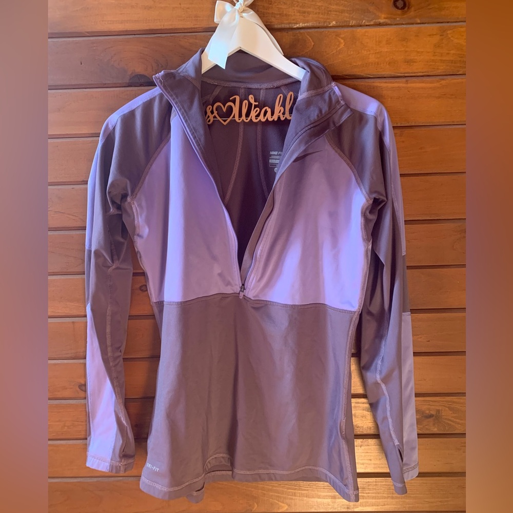 Women’s activewear pullover
